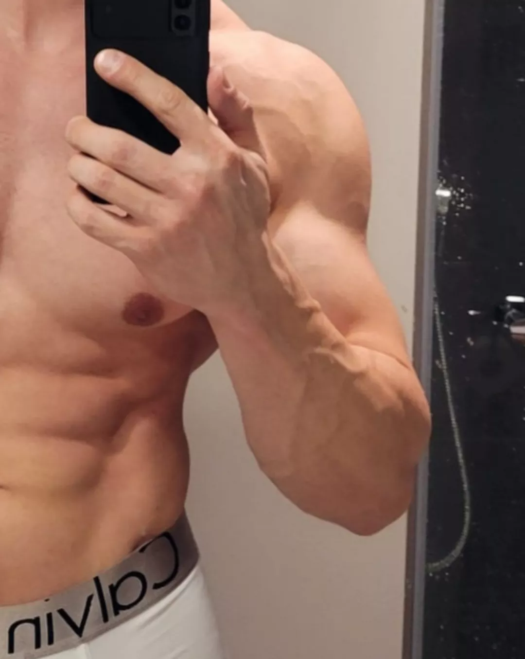 Post shower selfie 😌🚿