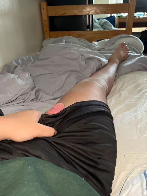 Roomies gone need a bro to help out hmu @santinoc05