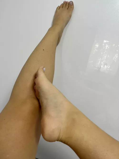 Say yes if at our first date you'd lick my feet oc