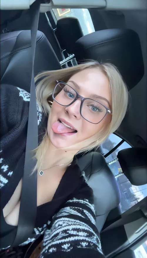 Sweater season for this 19 year old🥵