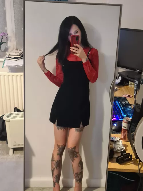 tattooed legs 🥰🖤