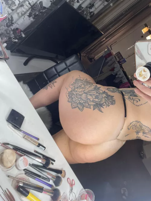 This thick chica ass needs to good treatment and now
