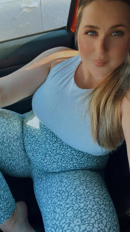 Waiting for my gym class to start 🥰