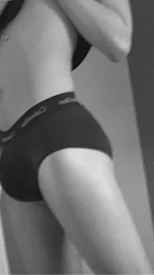 who likes boys in briefs? ;)