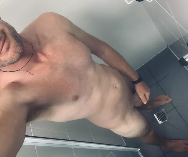 Who’s joining the shower? 😈