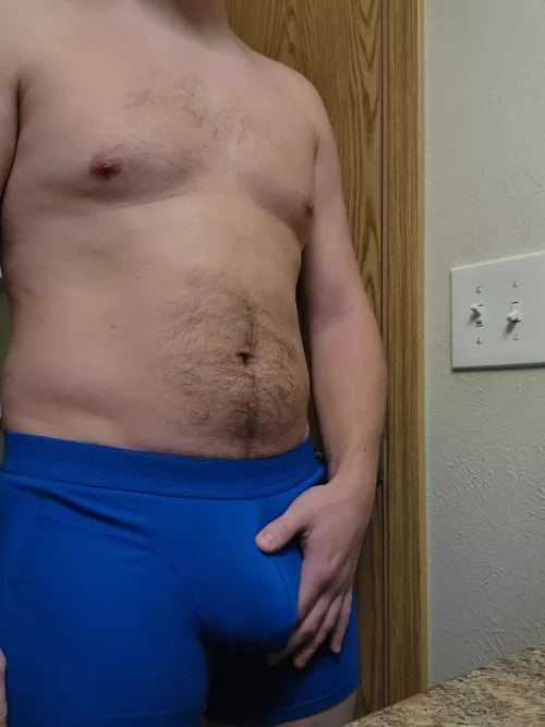 [25] Come rub my bulge
