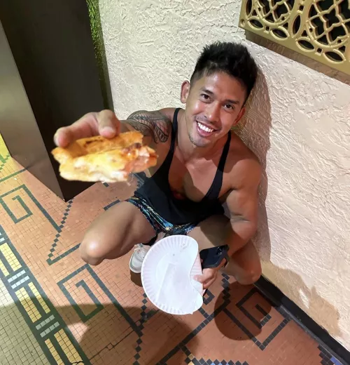 Anyone else eat pizza at a circuit party?