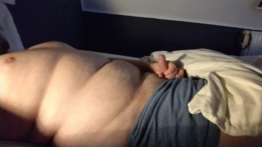 Chubby Bi looking for trading, chat and maybe cam...33yo
