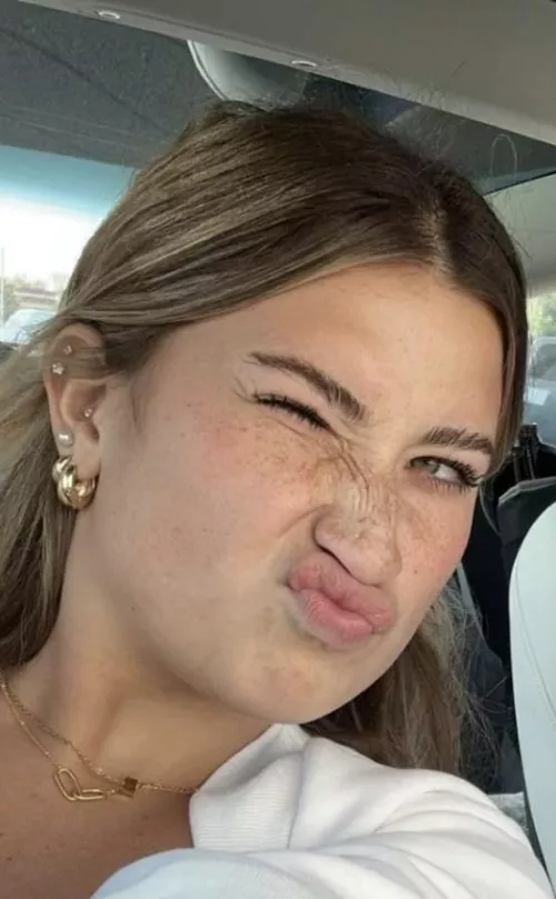 Hannah rylee, green eyes and crazy pouts