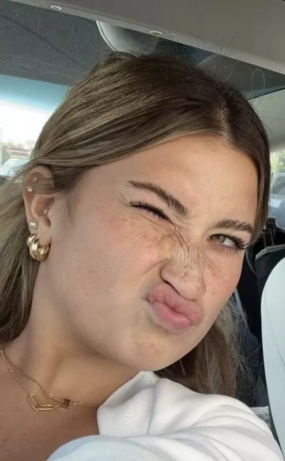 Hannah rylee, green eyes and crazy pouts