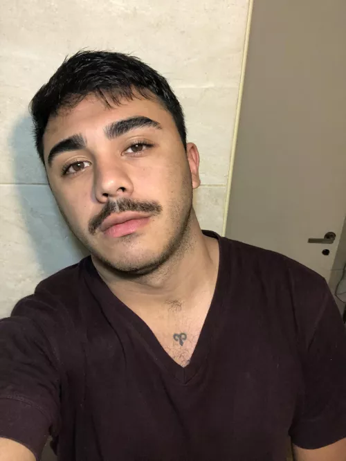 Hello beautiful people, how to start the month? me with many exams at the university