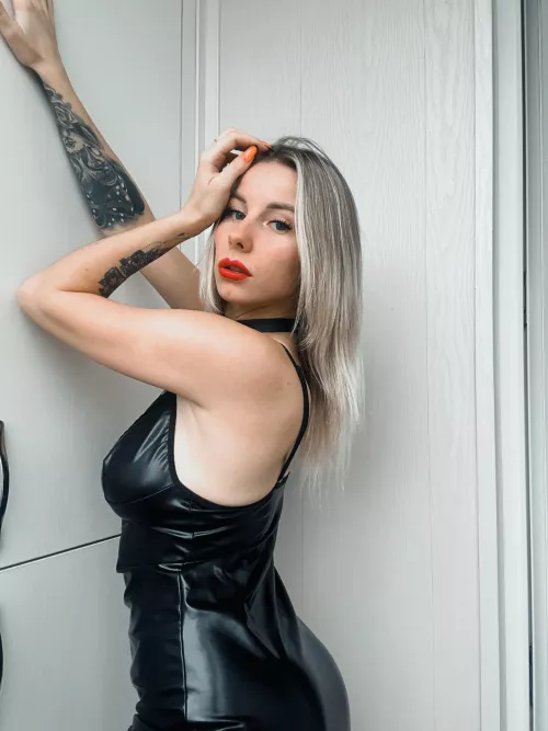 I love leather in my outfits