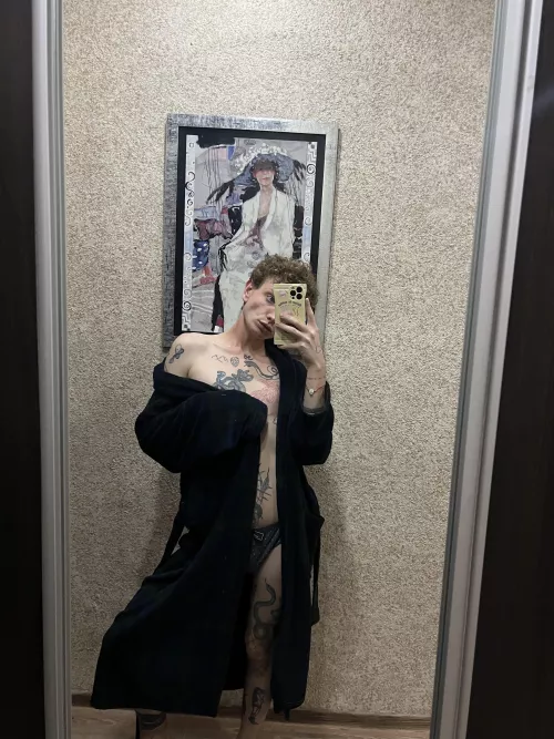 Is this robe fits me ? Or I would better dress it off?