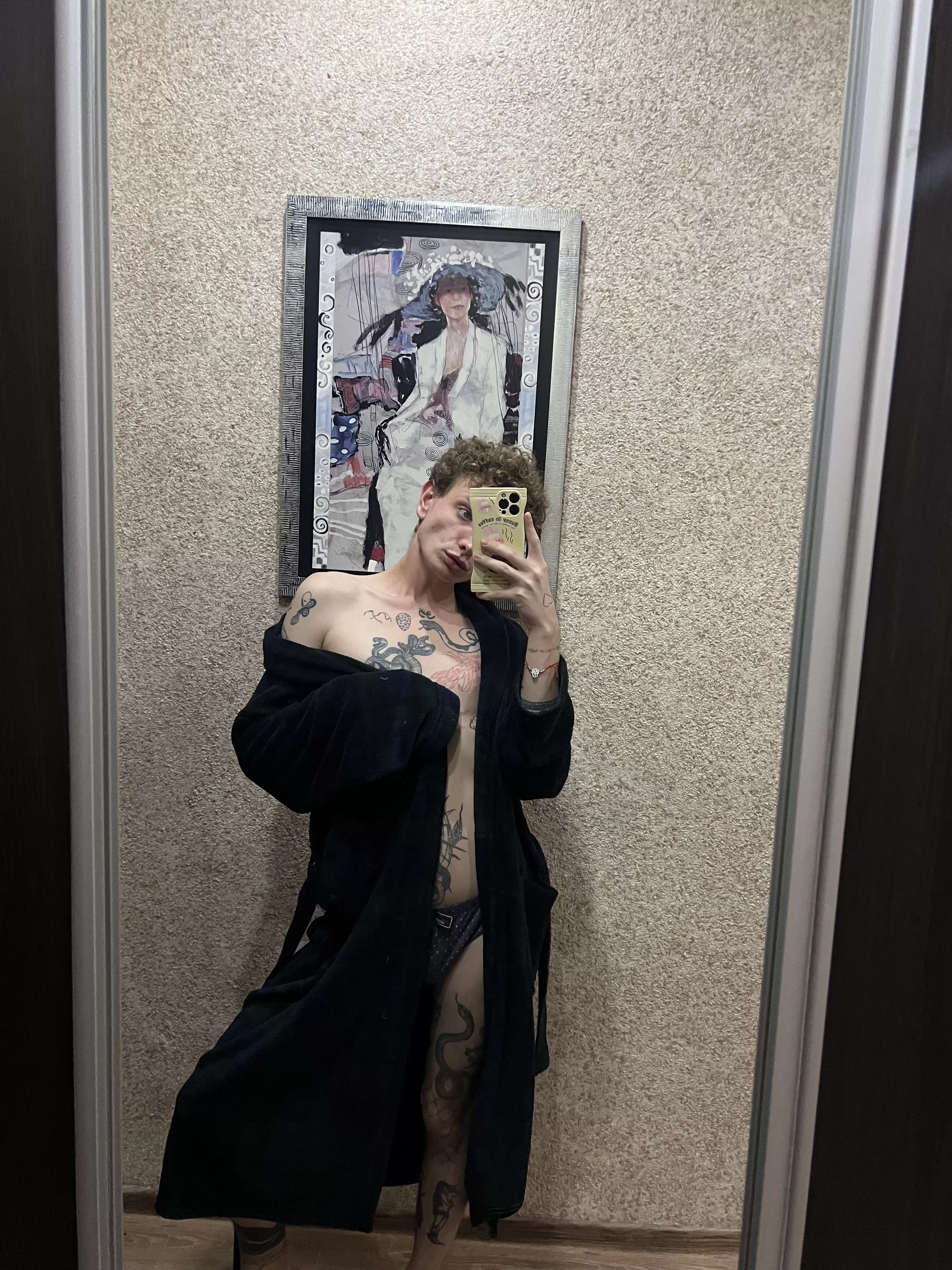 Is this robe fits me ? Or I would better dress it off?