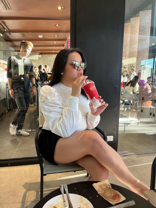 Just say “Hi” if you would love to date a Filipina trans ❤️