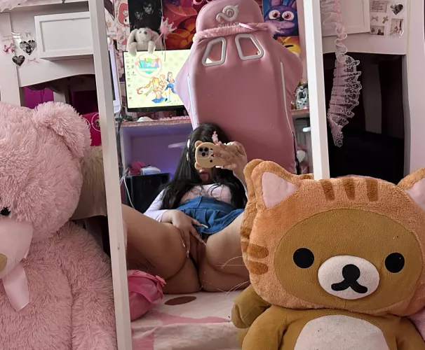 latina pussy who wants to fill it with white dick ;3