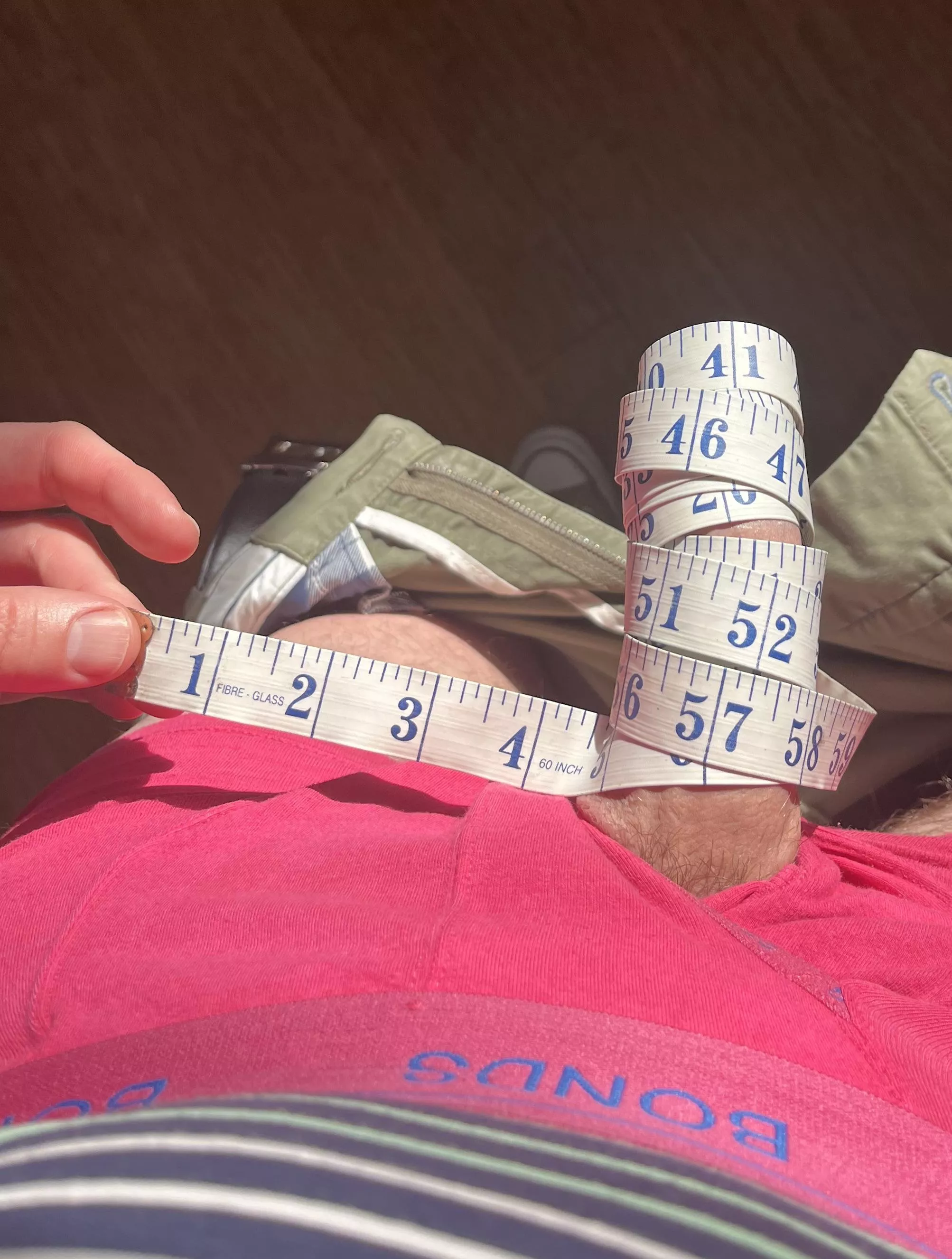 Let’s compare! Loser shows ass! (I’m straight!)