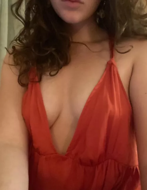 Love this top... though I might need to put on a sweater before I head to class 😇😇