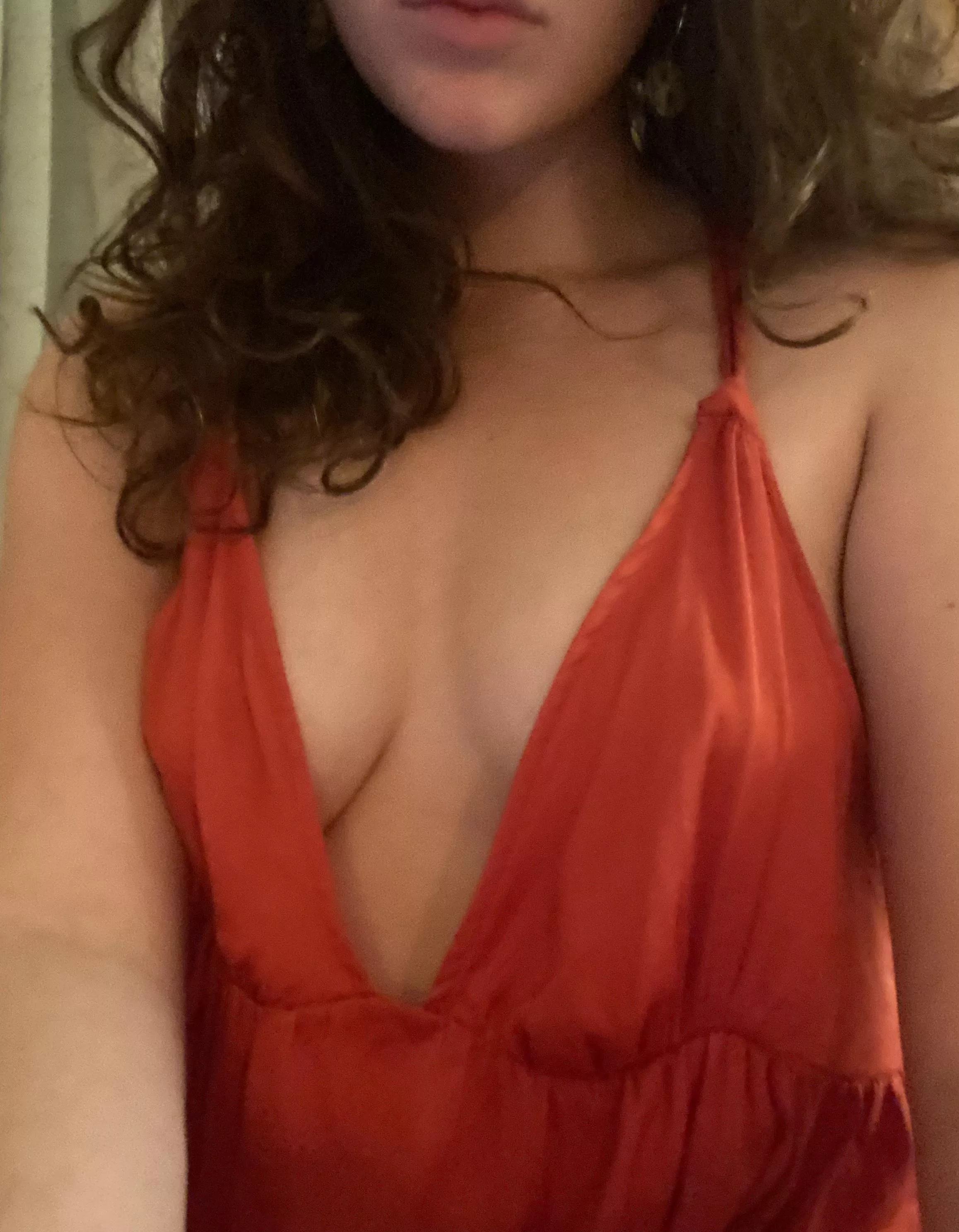 Love this top... though I might need to put on a sweater before I head to class 😇😇