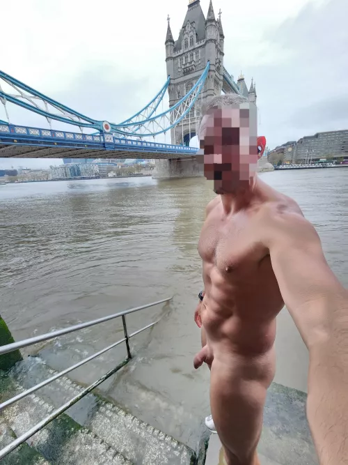 Naked running in the world's cities