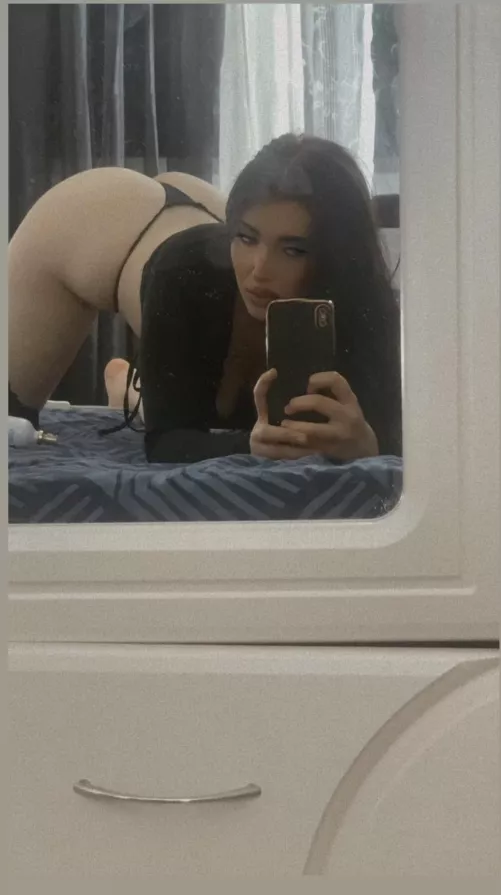 no one from my college knows that I am a slut here in reddit