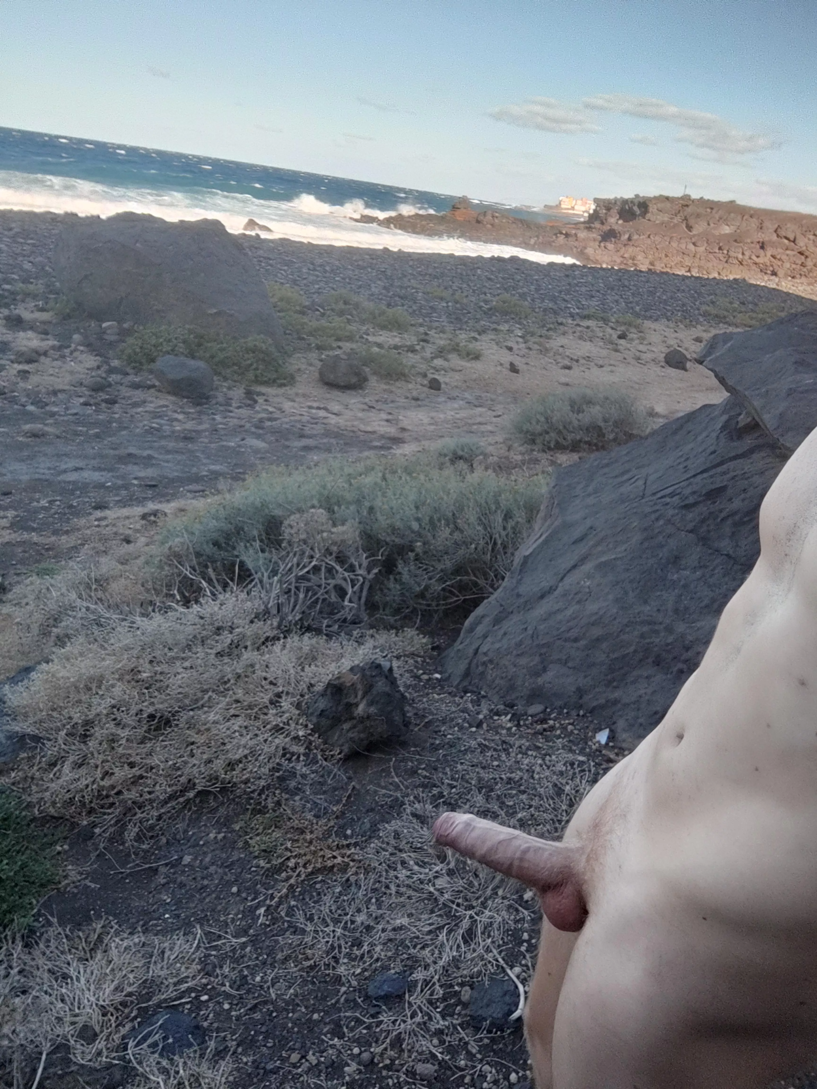 What would you do if you saw me walking around the beach like this 💦👀