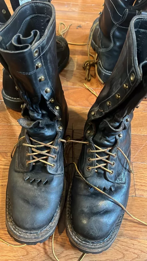 Whites smoke jumpers