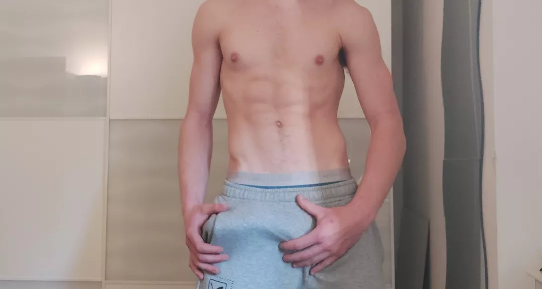 who doen't like grey sweatpants?