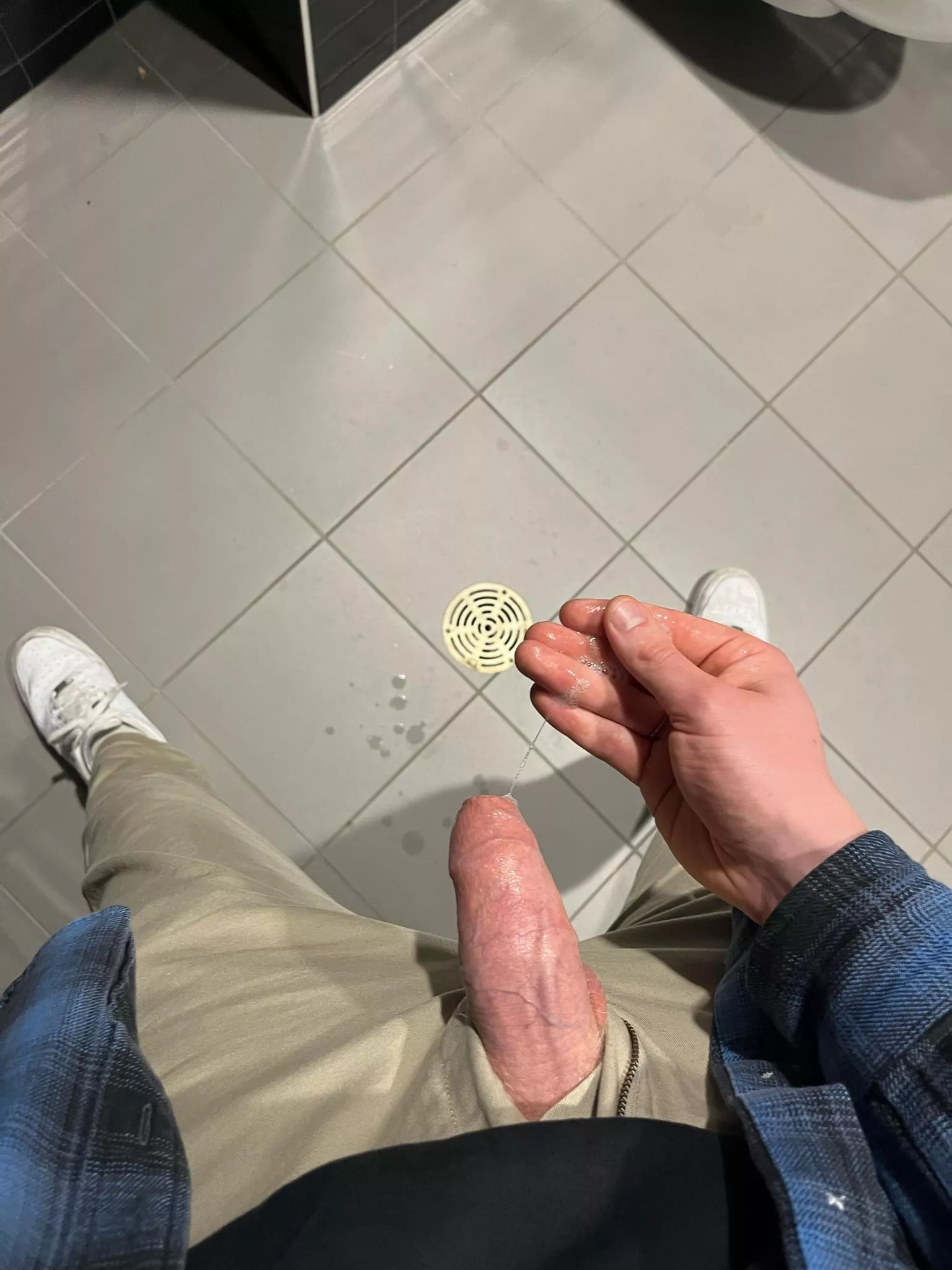 Who’s got a public kink? I jerk off daily after lectures in my university (bi dude with a girlfriend)