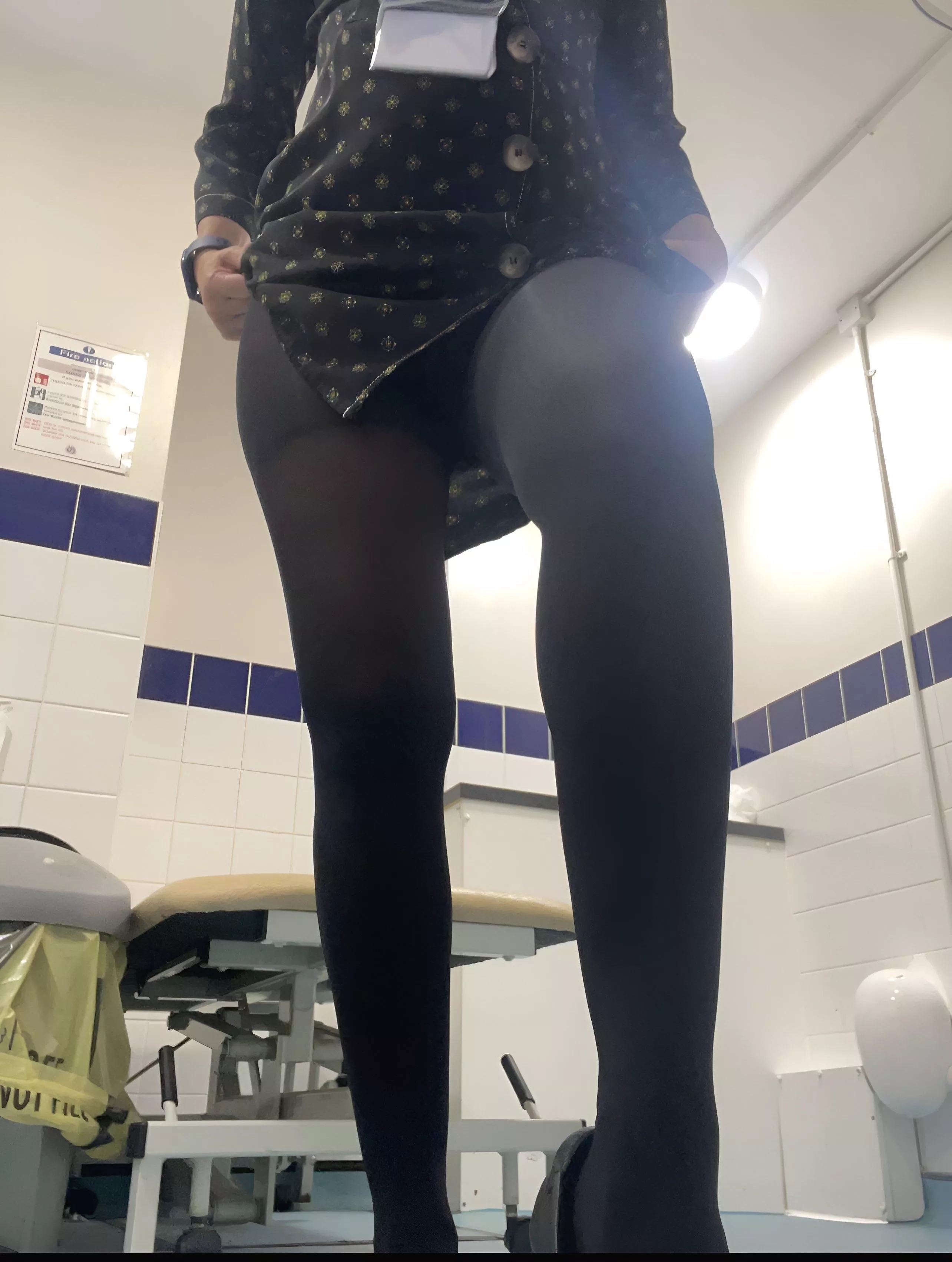 A little Upskirt at work [f]
