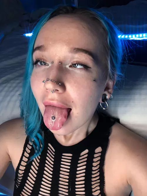 A new ahegao from little Scarlet.