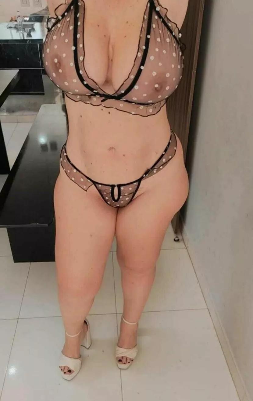 Enjoying the view baby . Wanna eat it all up ....😏