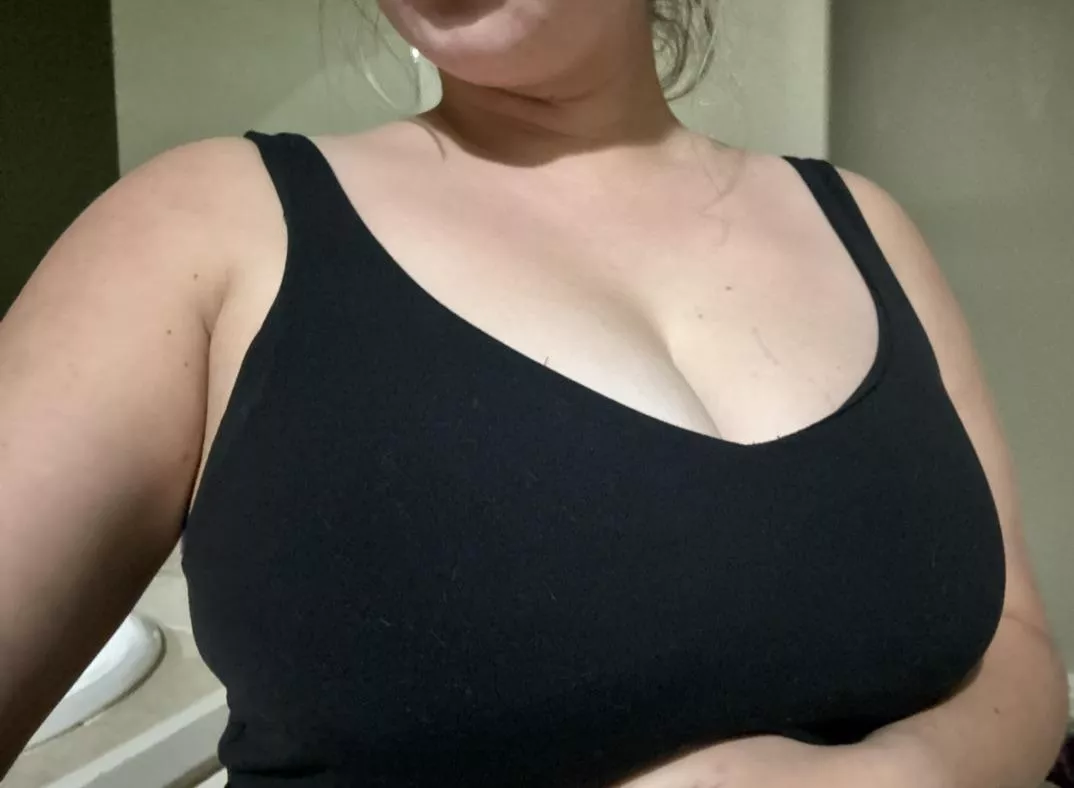 Felt so engorged this morning 🍼🫠