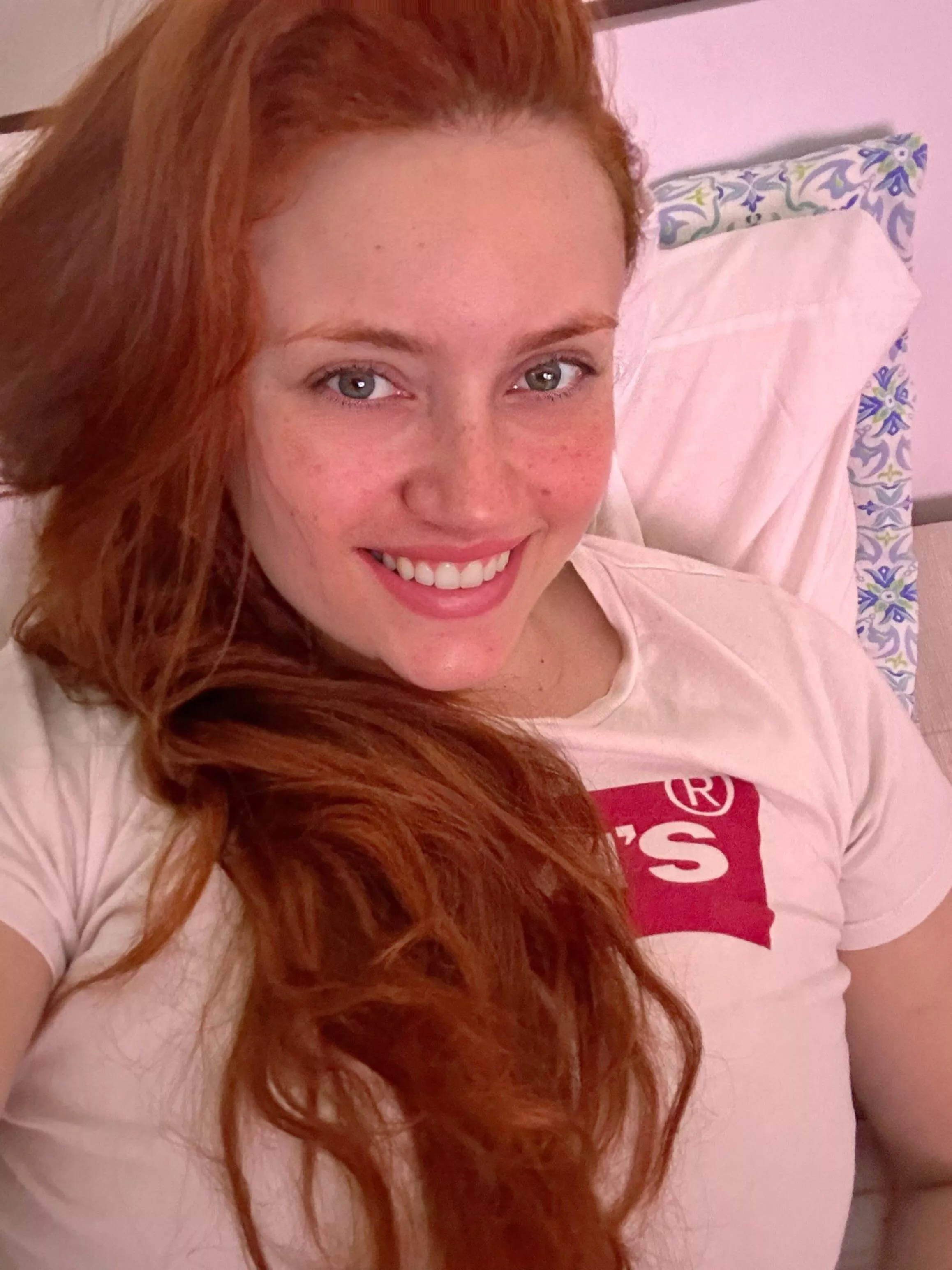 Freckles, smile and no bra