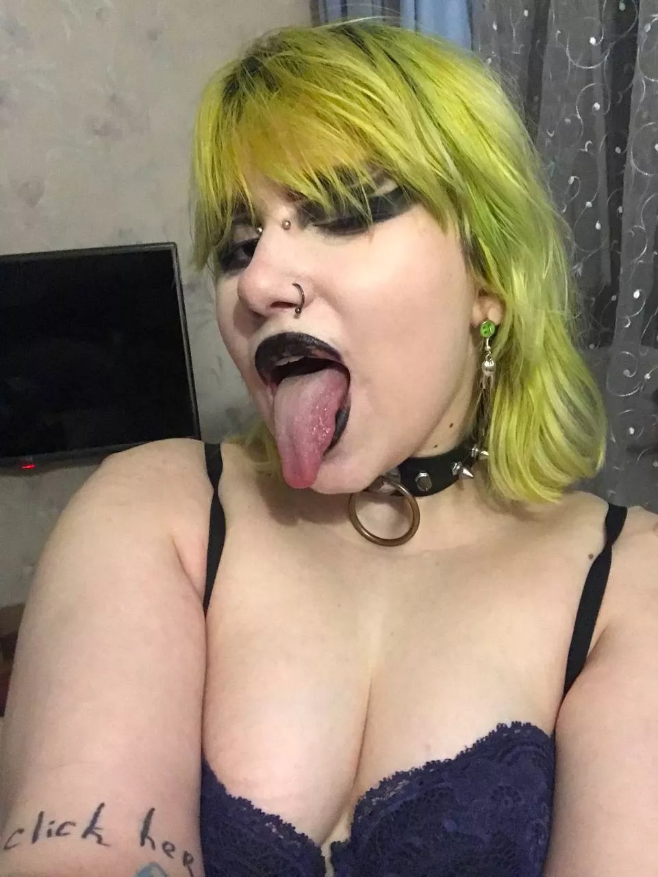 goth and chubby 18yo and my tits are really big! would u like to taste