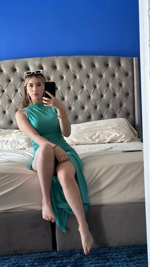 I'm torn between where to put my feet – on the dance floor or in your heart. What do you think, sweetie F19