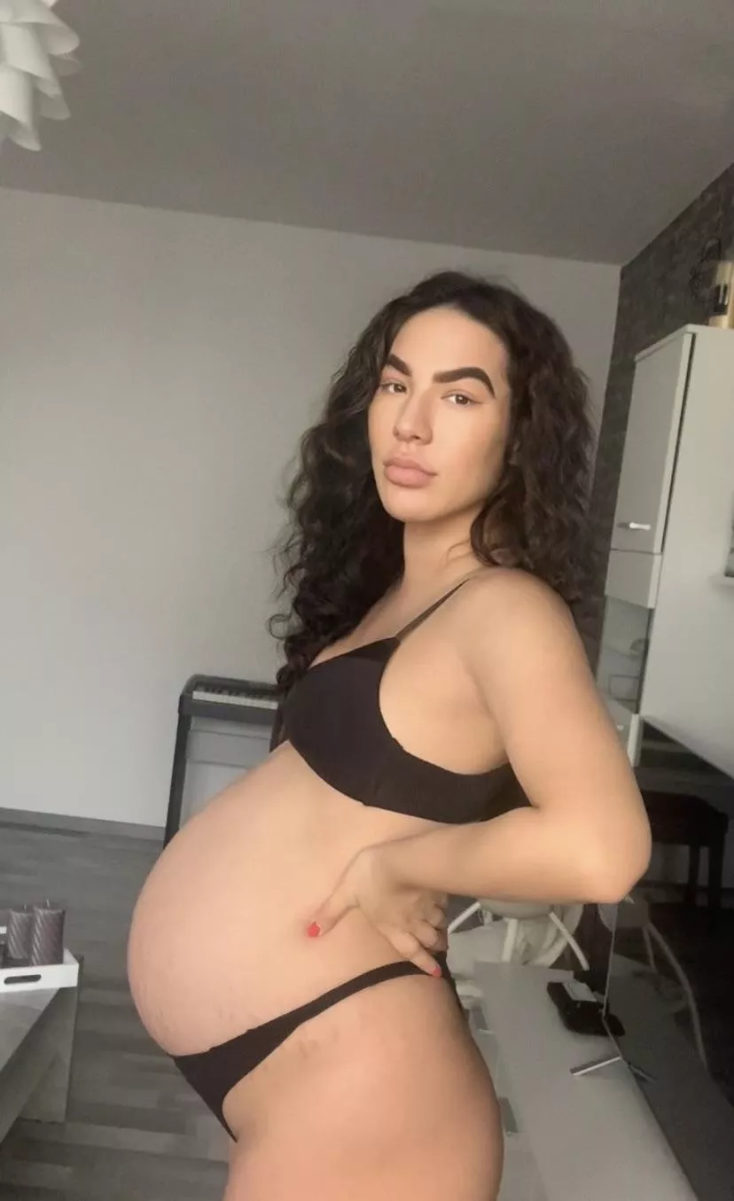 Is there some pregnant lover ?