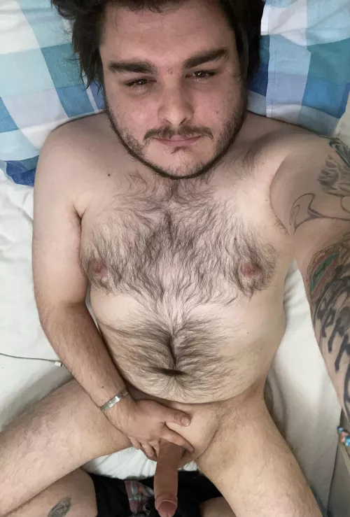 Just a thicc horny hairy virgin, any ladies wanna help change that?