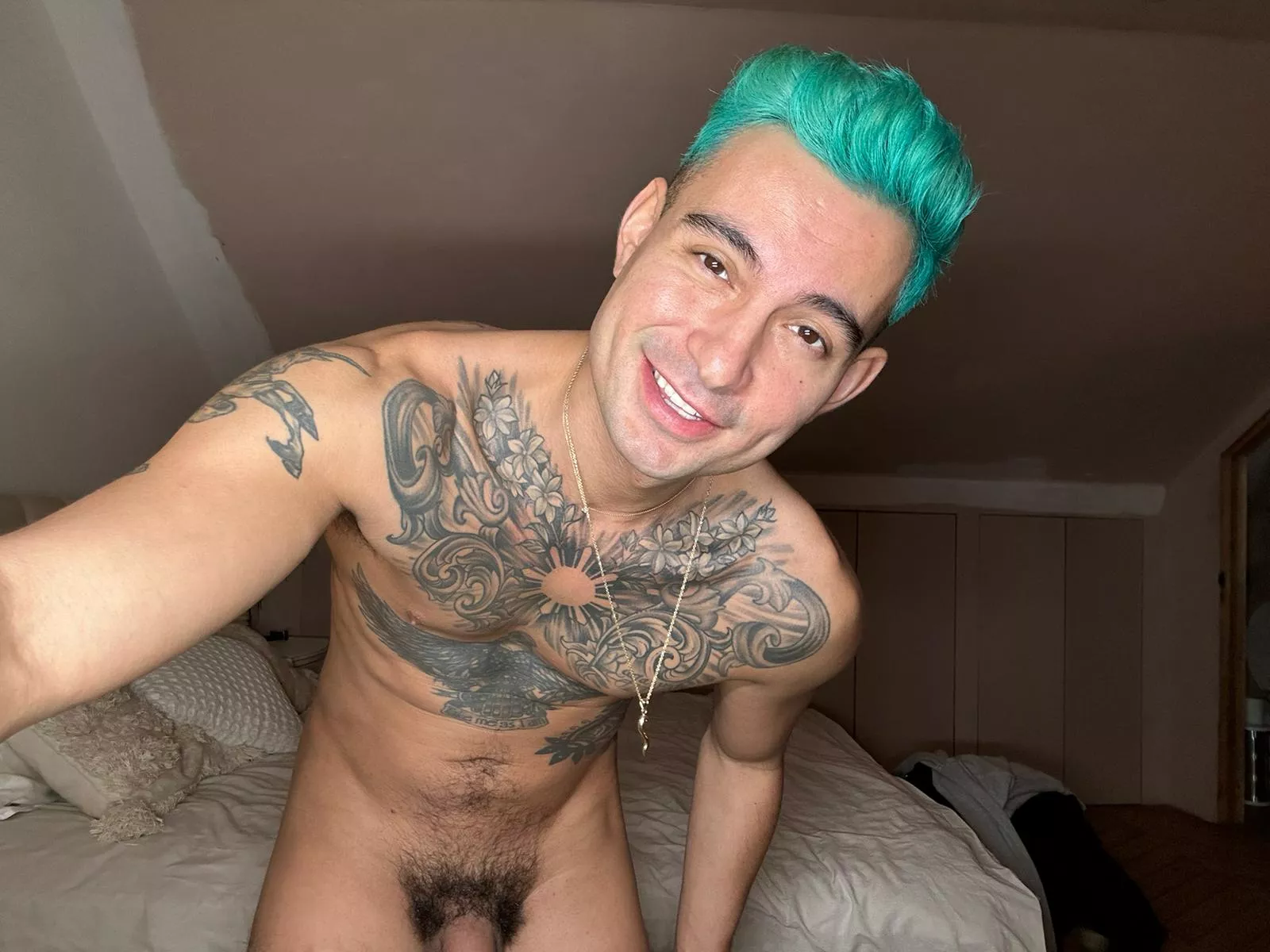 Let me fill your phone with my nudes