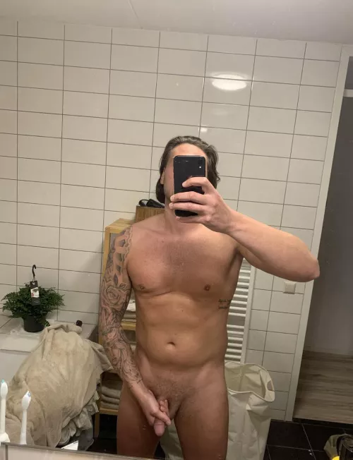 [M], 29, 6.3ft, 201 lbs