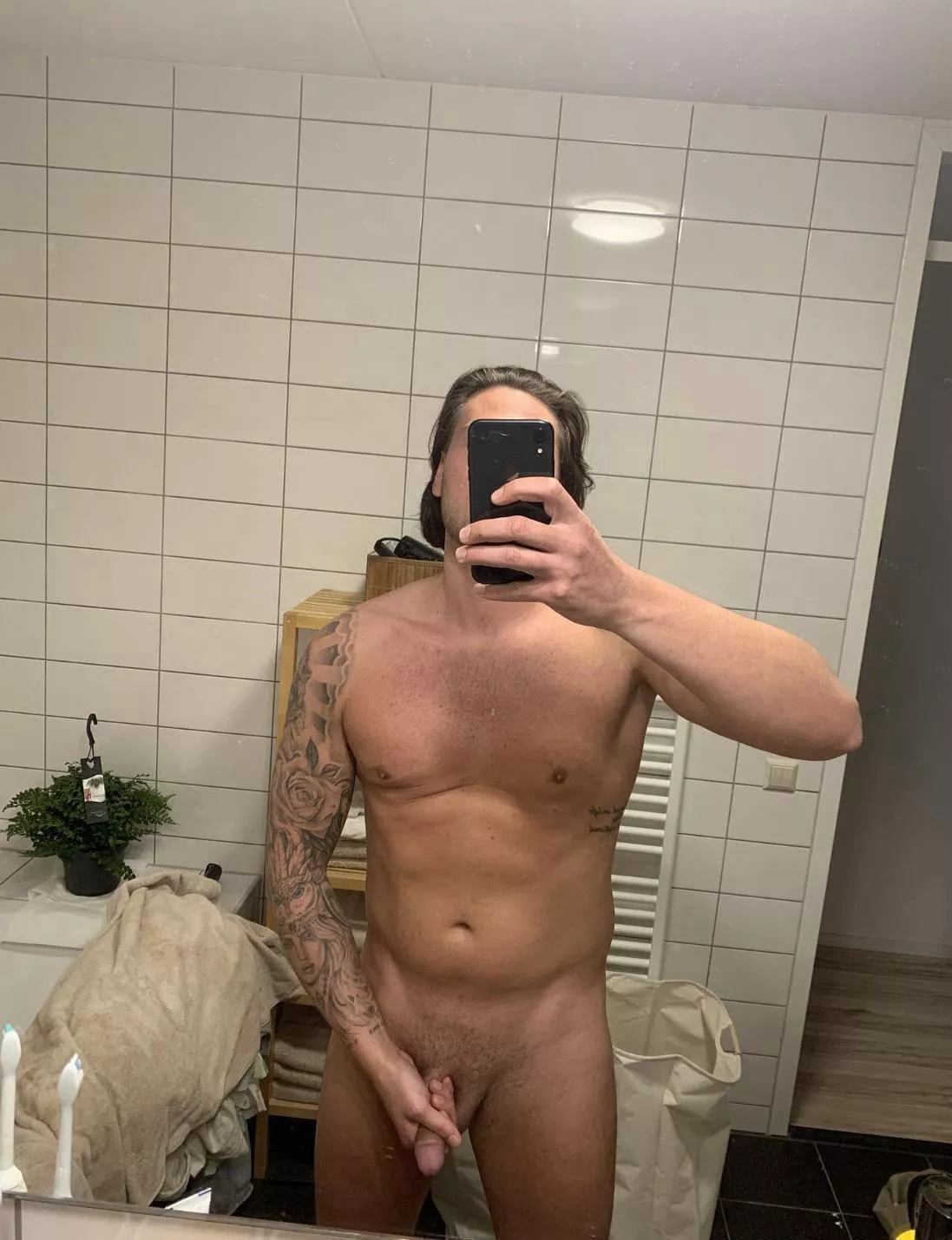 [M], 29, 6.3ft, 201 lbs