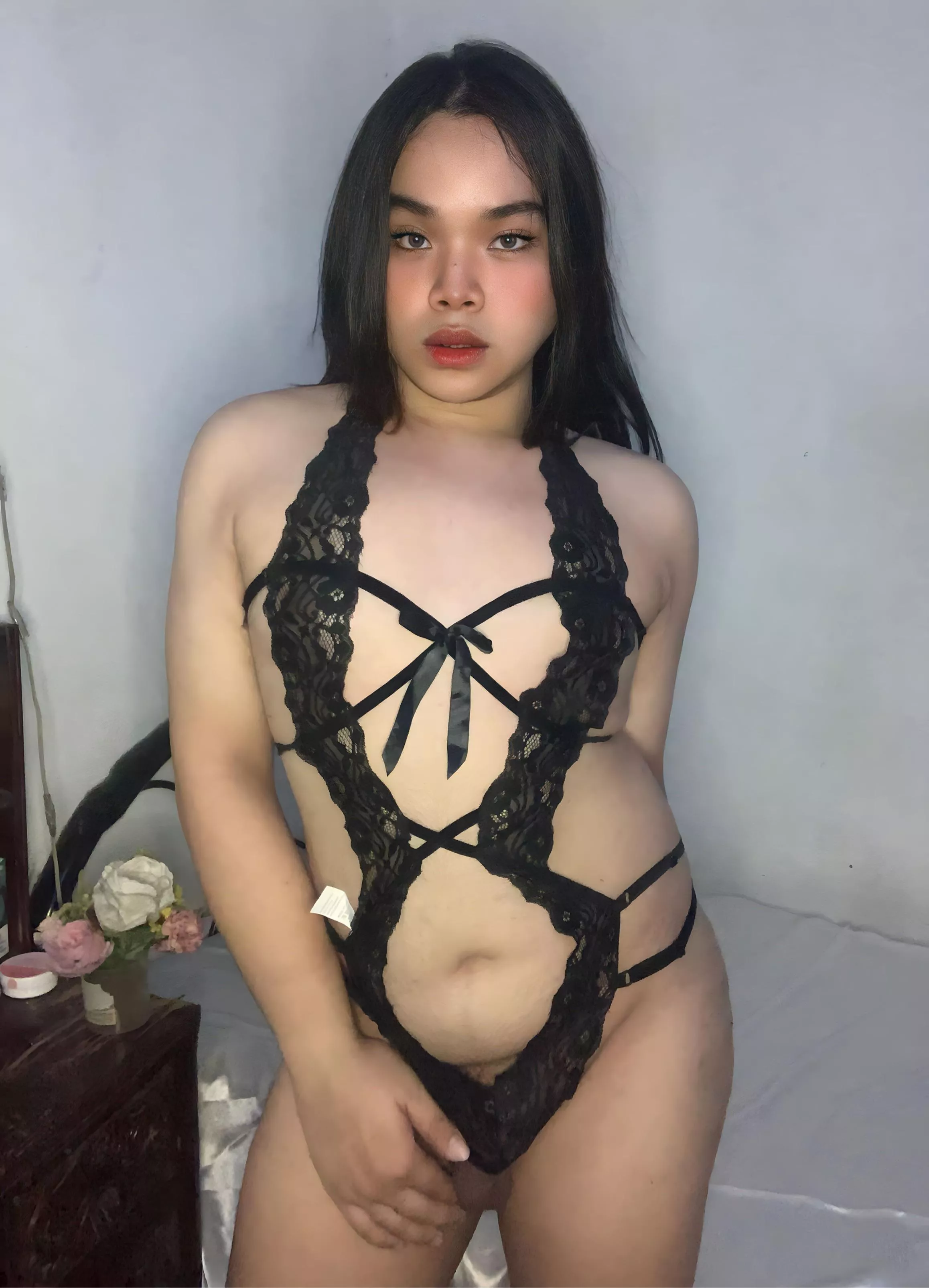 Say ‘HI’ id you accept dick pics from asian trans girl