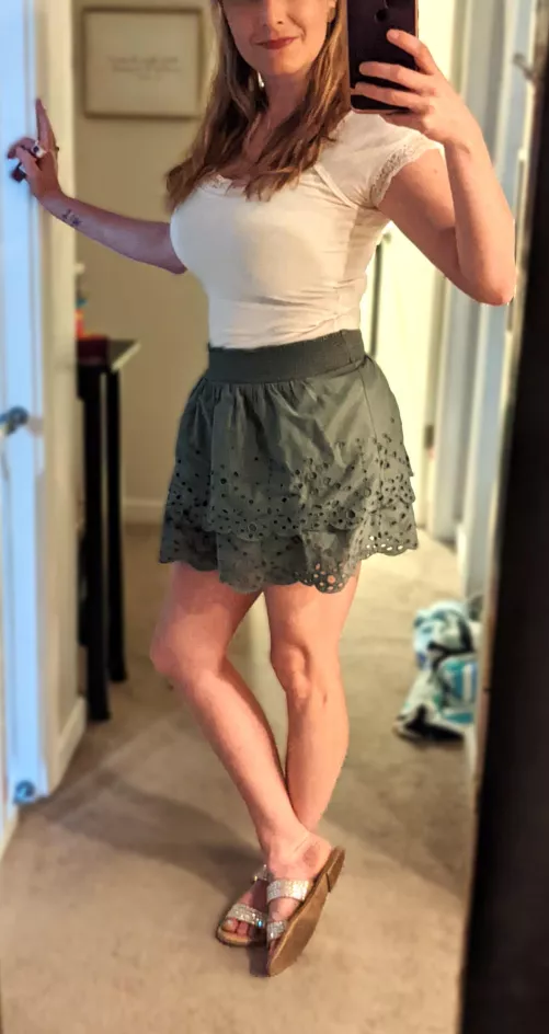 This shirt holds no secrets. These natural DDDD's are the star of the show.