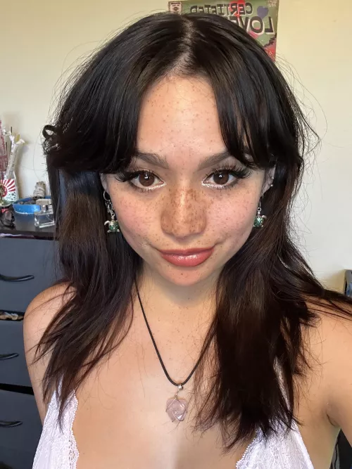 Waking up, natural face, tits and freckles