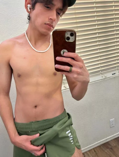 Wanna see what’s under? 🍃