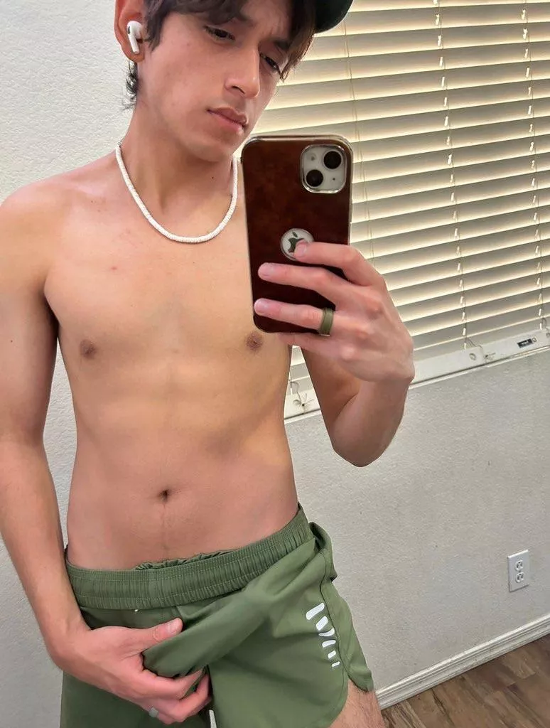 Wanna see what’s under? 🍃