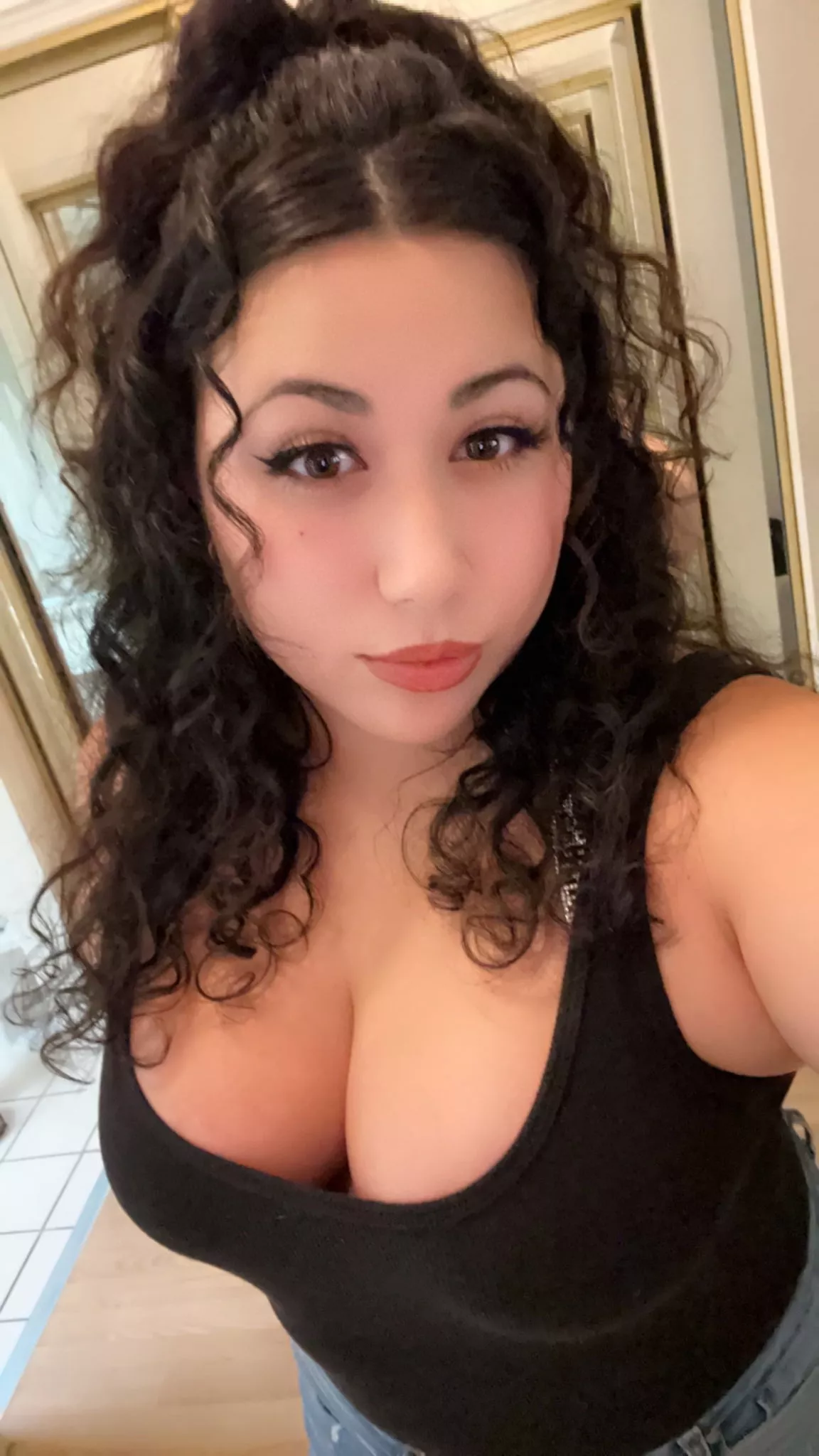 What should a Mexicana do to impress you?