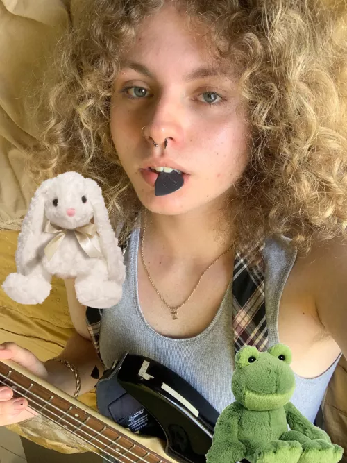 Who wants a bassist boyfie?