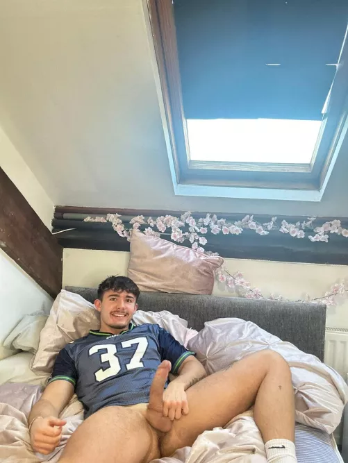 Wyd if you walked in on your roommate like this??