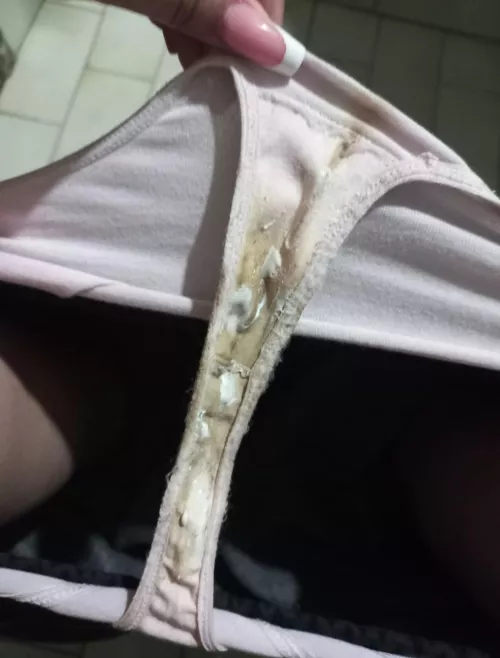 1 dirty week! Smegma and smell in my thong 😏